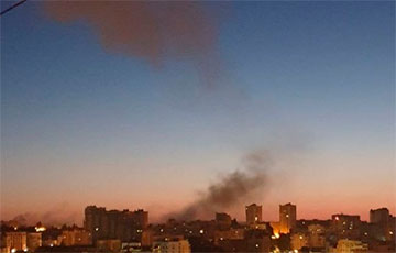 В российском Белгороде прогремели мощные взрывы, в центре города - пожар