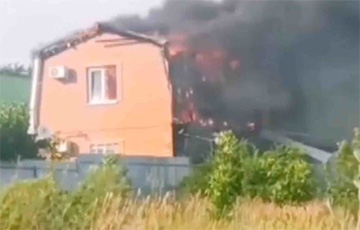 В Таганроге на частный дом упал российский беспилотник
