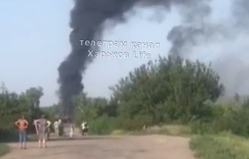 Украинские артиллеристы подожгли логистическую базу оккупантов в поселке Большой Бурлук на Харьковщине