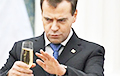 СМИ: После попытки суицида Медведева отправили к психиатру и запретили пить