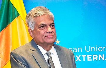 Премьер-министр Шри-Ланки уходит в отставку на фоне протестов