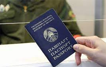 В Беларуси у милиционеров и кагэбэшников отбирают паспорта