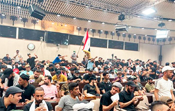 В Ираке протестующие ворвались в здание парламента