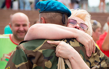 Афіцэр УСУ звярнуўся да беларускіх маці