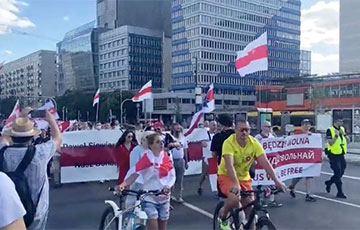 'March Of Dignity' Brought Together Thousands Of Belarusians In Warsaw