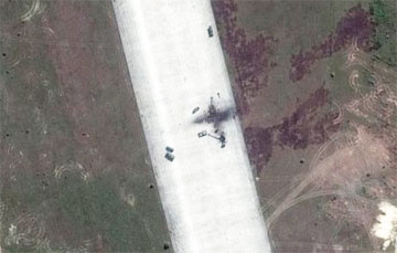 Сгорел самолет: новые снимки разгрома на аэродроме под Гомелем