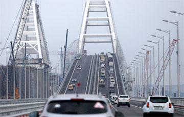 На шляху да Керчанскага моста ў гіганцкім заторы захраслі 38 тысяч аўтамабіляў