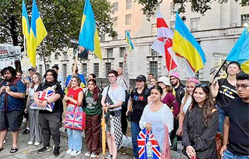 Белорусы и украинцы вышли на акцию солидарности в Лондоне