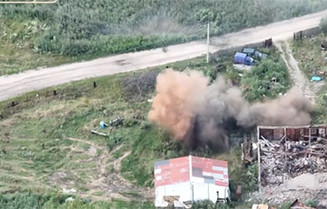 Ukrainian T-64 Tank Crew Incinerates Enemy MT-LB Armored Personnel Carrier With Air Defence Unit