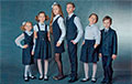 Белорусских школьников оденут в черную форму?