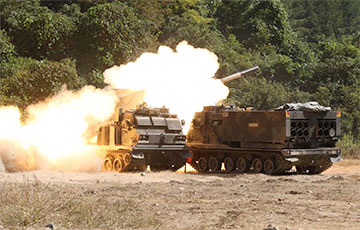Destruction Of Russian Paratroopers HQ In Chornobaivka: Footage Before And After Strike