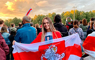 «Даже тут стараюсь поддерживать белорусов и покупать изделия у наших дизайнеров»