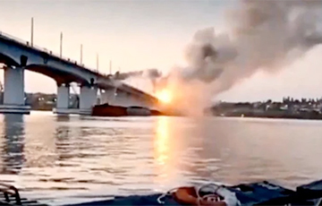 Strike On Antonivsky Bridge Captured On Video At Extremely Close Distance