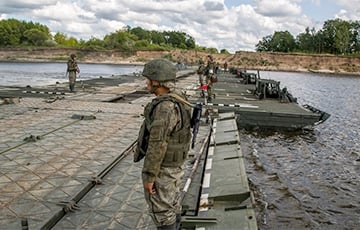 Украинские летчики нанесли удары по российским военным объектам