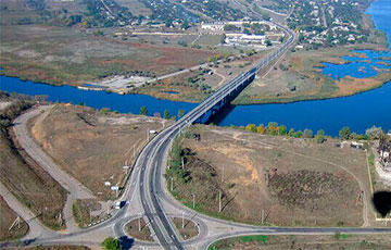 Bridge Demolished, Crossing Broken: Invaders Near Kherson Lose Another Way Of Retreat