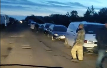 На Донбассе убегающие россияне и коллаборанты устроили очередь на границе с РФ