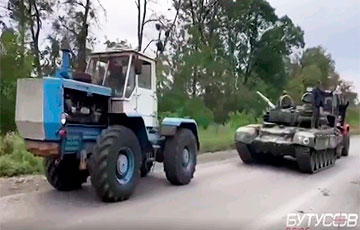 Ukrainian Tractor Drivers Towing Russian T-72B3 Tank Captured Near Izyum