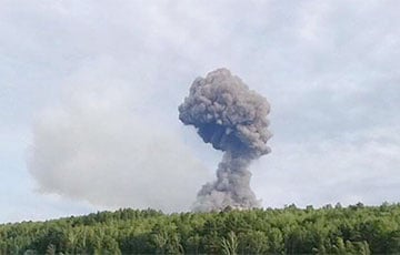 Powerful Explosion In Yasynuvata: Railway Station With Russian Armored Vehicles On Fire
