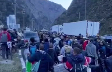 Россиянам разрешили пересекать границу с Грузией пешком