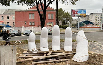 В Минске «из-под земли» появилась необычная скульптура