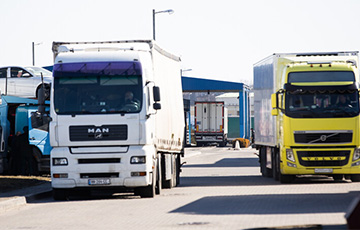 Польша объявила об ограничениях в оформлении грузовых перевозок