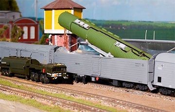 Russian 'Nuclear Train' Moving Towards Ukraine