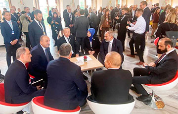 Пашинян и Алиев встретились впервые после возобновления карабахского конфликта