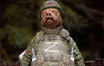 Видеофакт: Российские солдаты принимали пищу и спали в хлеву со свиньями