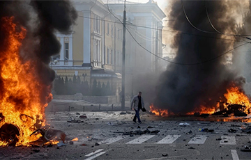 Появились первые кадры варварского удара РФ по Киеву