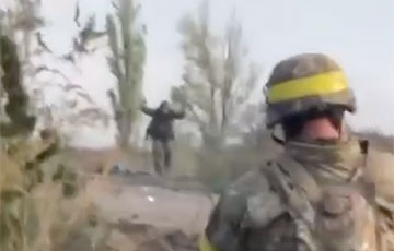 Под Херсоном российские военные выходят к ВСУ с поднятыми руками