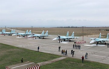 Войскі РФ размясцілі каля мяжы Украіны блізу 800 адзінак авіятэхнікі