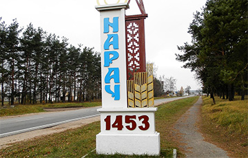 Житель Нарочи за свой счет построил подвесной мост через реку