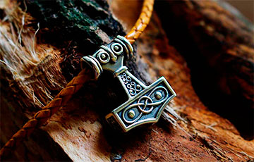 Шведские ученые обнаружили древний уникальный амулет «Молот Тора»