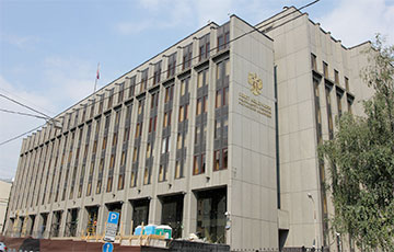 Armoured Vehicles And Military Pulled To Russian Federation Council Building