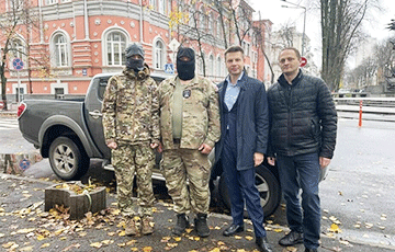 Ukrainian MP Oleksiy Honcharenko Presents Car To Kalinouski Regiment