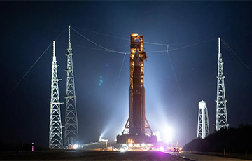 NASA доставила лунную ракету на стартовую площадку космодрома Кеннеди