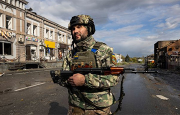 Колонна украинской армии идет победным маршем по улицам Херсона