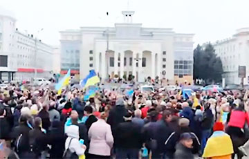 Херсон трэці дзень масава святкуе вызваленне