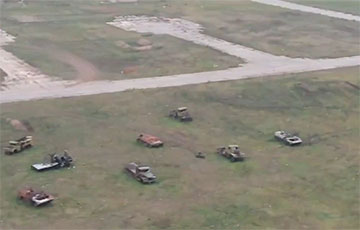 Вызваленая Чарнабаеўка ўсеяная разбітай расейскай ваеннай тэхнікай