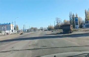 На скорости 130 км/ч: российские оккупанты показали видео своего бегства из Олешек