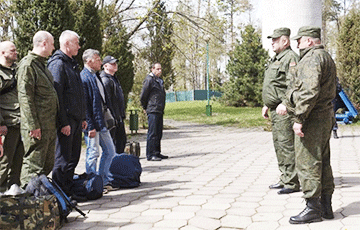 В Минской области людей массово вызывают в военкоматы
