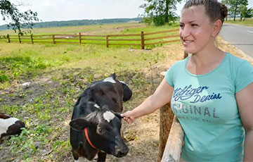 Как семья переехала из города в глухую деревню и завела 19 коров и телят