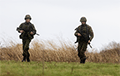 В Беларуси российские военные сбежали с полигона с автоматом Калашникова