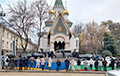 Протестующие заблокировали храм в Болгарии, куда приехала российский посол