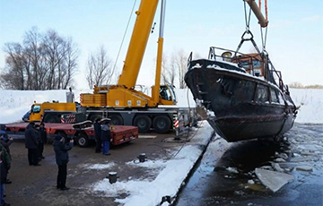 Ледокол «Байкал» доставили из Мозыря в Речицу по суше