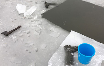 В Барановичском районе в водоеме нашли вмерзшие в лед сапоги