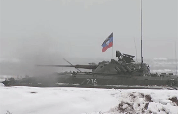 В Беларуси заметили танк с флагом «ДНР»