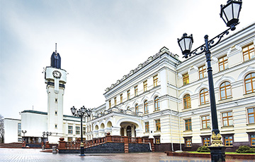 Витебский облисполком хочет отремонтировать крыльцо за 60 000 рублей