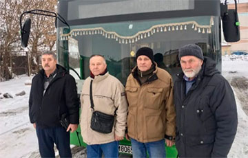 За руль автобусов в Жлобине посадили работников БМЗ