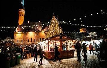 Как выглядят главные новогодние елки в Минске, Киеве, Варшаве, Вильнюсе, Риге и Таллинне